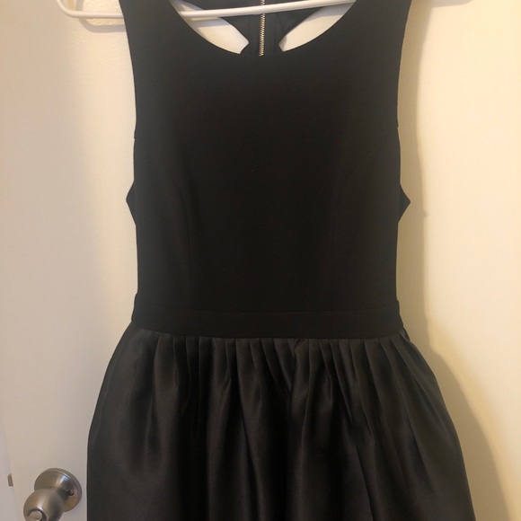 Ball gown like dress - Picture 3 of 5